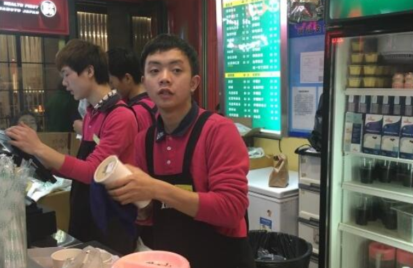 大学生开一点点奶茶加盟店如何？